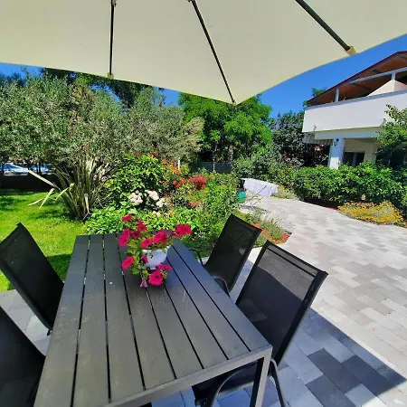 Noa's Garden Apartment